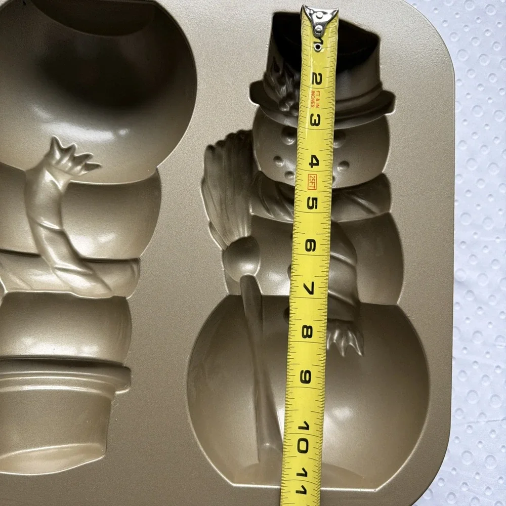Nordic Ware‎ 3D Snowman - Holiday Baking Cake Pan -10 Cup Tall